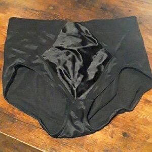 NWOT 2X Flexees Black Tummy Control Shaper Panties New